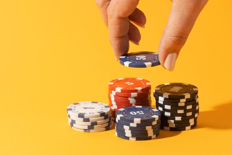 Host profesional memandu setiap putaran pertunjukan secara langsung Host studio dalam pertunjukan Mahjong Ways Live